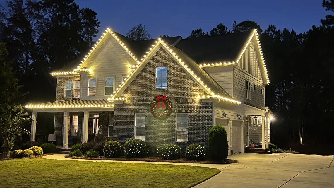 Professional Christmas lighting in Starr